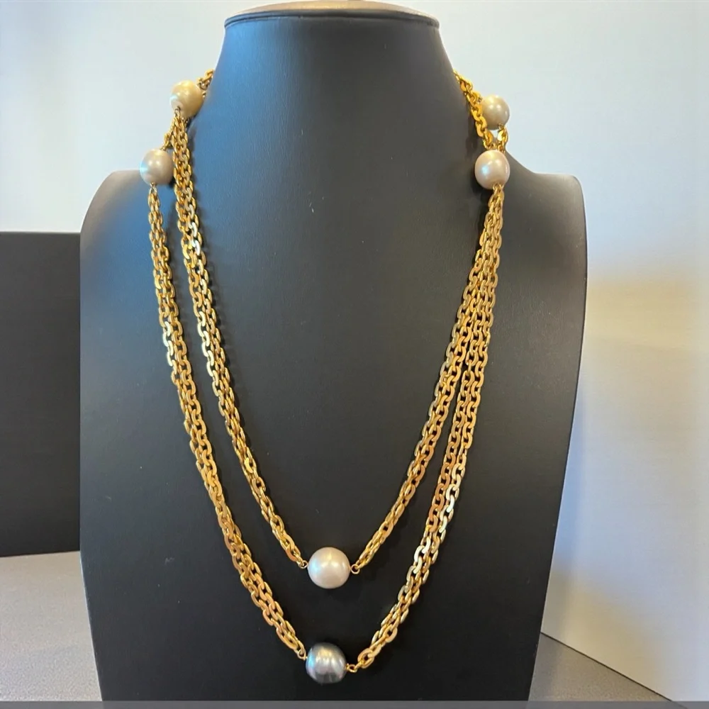 Vintage Rare 1990s Chanel Baroque Pearl Necklace - Picture 2 of 8